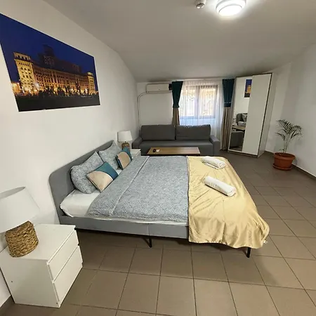 Piata Uniri Cozy Мини-отель 2*