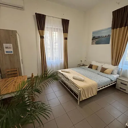 Piata Uniri Cozy Inn 2*