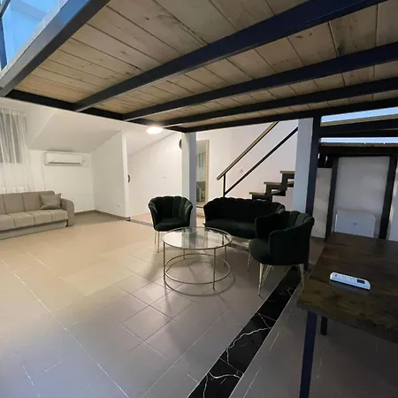 Piata Uniri Cozy بيت ريفي بوخارست