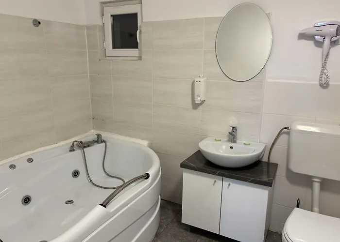 אורחן Piata Uniri Cozy 3*